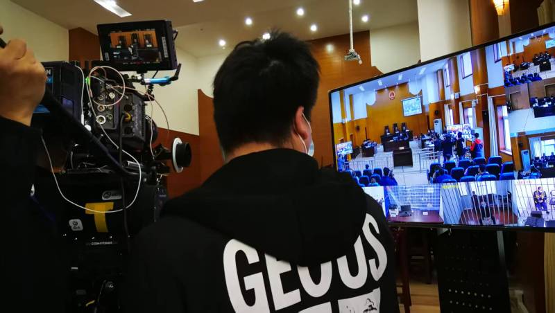 AI生成VS人工创意——成都广告片拍摄公司的技术浪漫主义实践